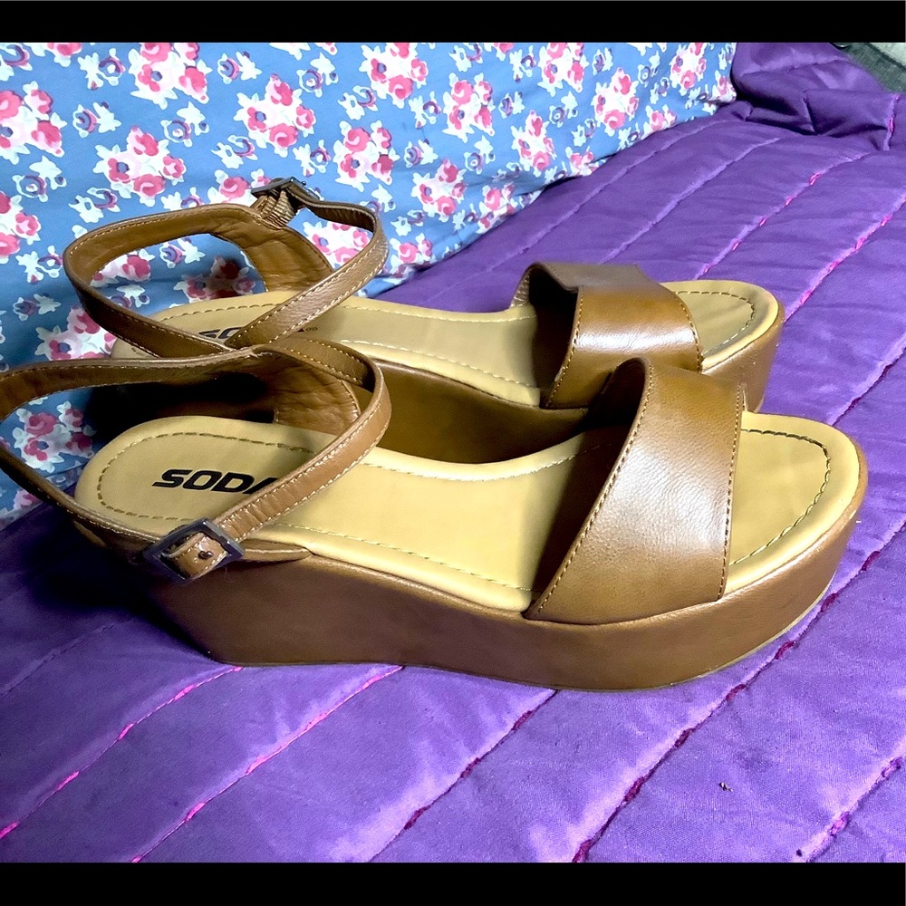 $3/30 ModCloth Tan Platform Sandals 7